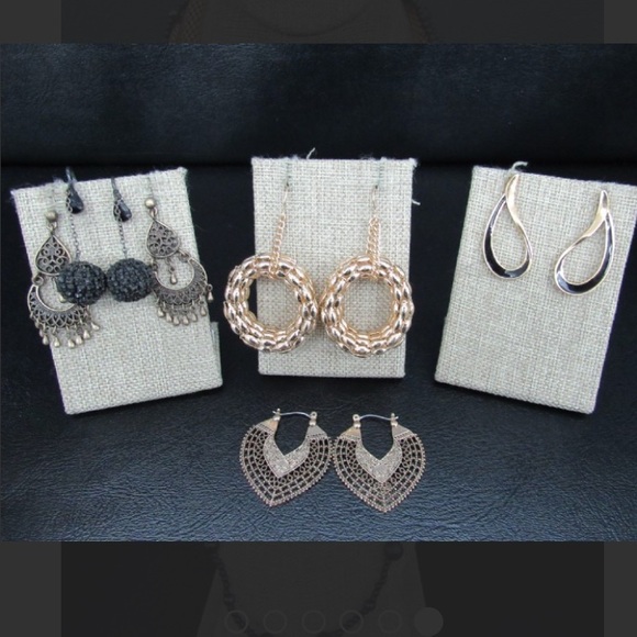 Black and Gold Jewelry Lot - 13 Pieces - Picture 3 of 8